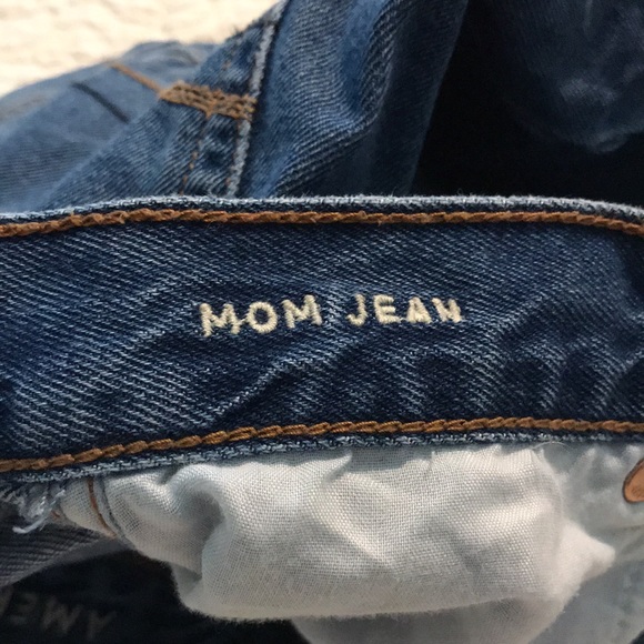 American Eagle Mom Jeans, size=2 short - Picture 4 of 7
